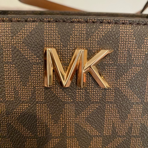 Brand New without tags Michael Michael Kors
SYLVIA SIGNATURE MEDIUM TOTE - Picture 13 of 14